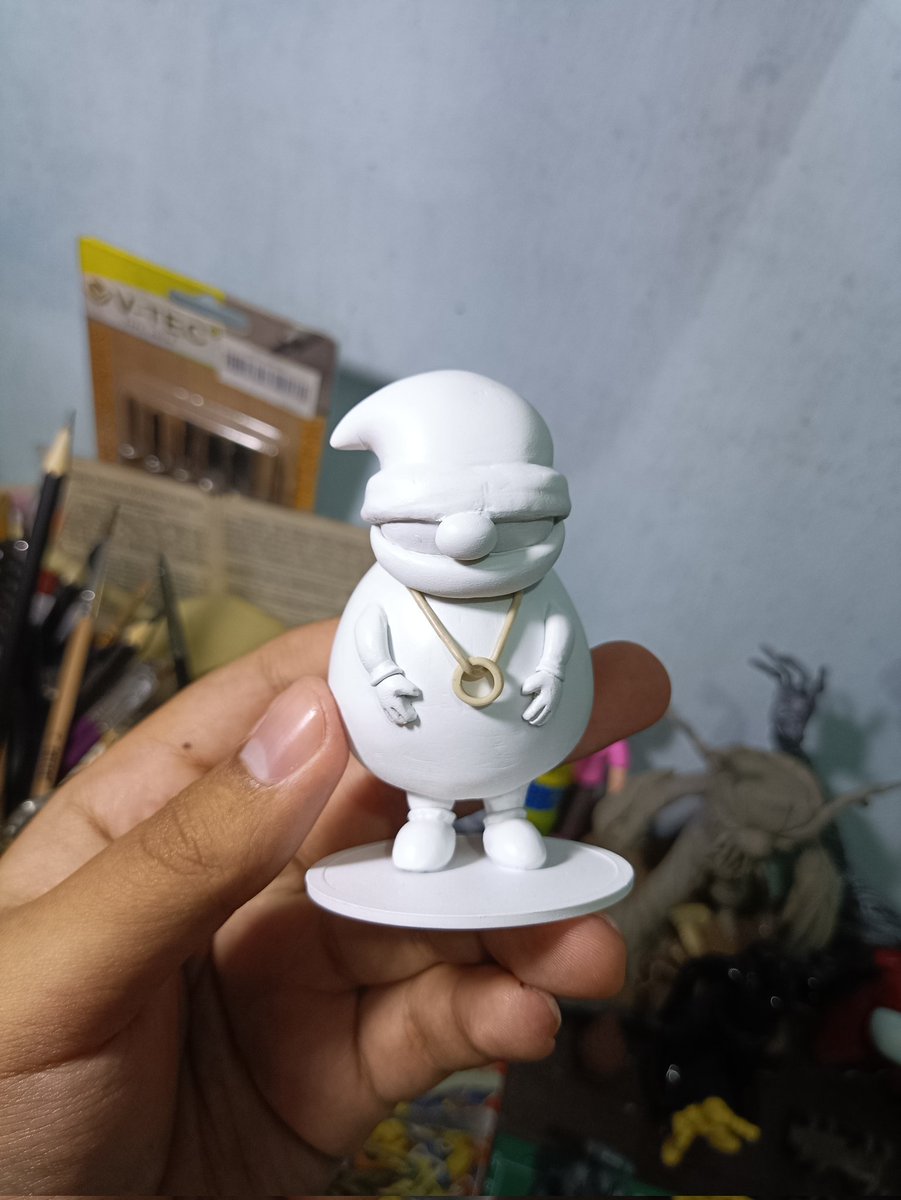13abaDell's tweet photo. And finally... The hardest part of the sculpt, the Ring is done! 😄 

I also did a the white priming before I add the necklace, just in case I miss a spot while painting it later. 

Now I'm off to #painting.

#miniaturepainting #ArtToy #nft #gnome https://t.co/1KZM2t4OSV