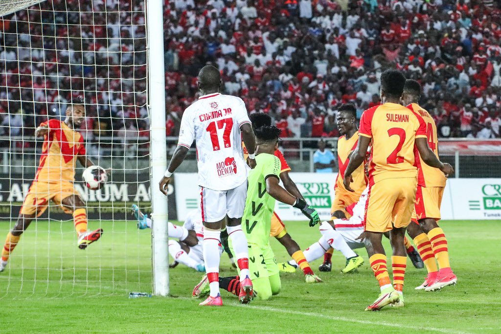 Siku ubongo wa Chama unaundwa bila shaka kwenye kiwanda cha kutengenezea akili hakukuwa na shughuli nyingine zaidi ya kutengeneza ubongo wake tu. Huu utulivu wake ni wa kaliba ya juu mno