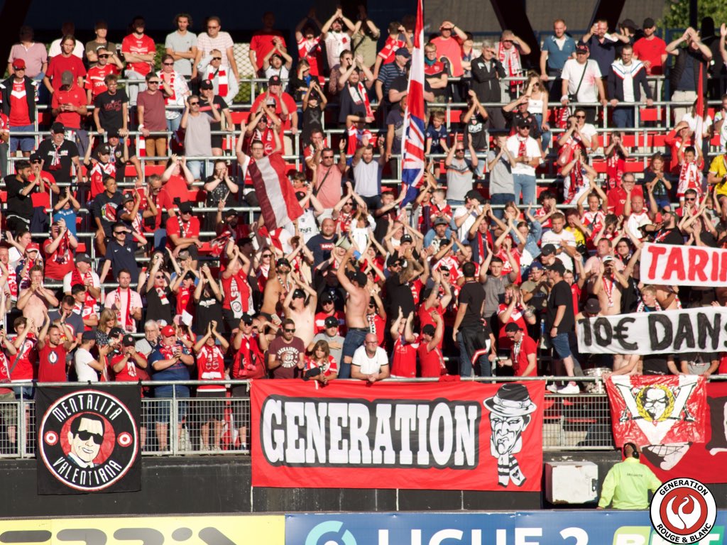 GRB2004_'s tweet photo. [ Valenciennes Football Club - Le Havre Athletic Club - 2 ème journée de D2] 

C’est parti pour la saison 2022/2023 au Hainaut. Quelques photos de cette première soirée en Tribune Nungesser. 

RDV samedi au stade Saint Symphorien !   
Bonne semaine à tous. 

Allez VA !
#VAFCHAC https://t.co/W9WgBB6LU2