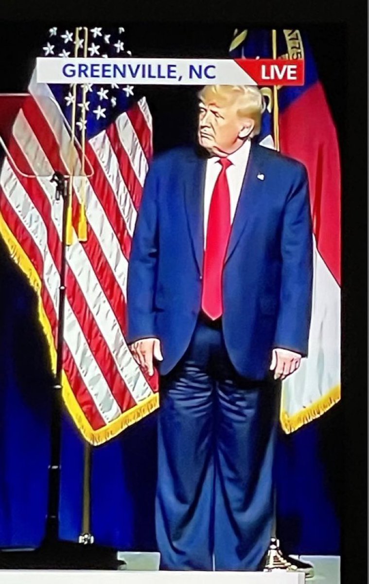 taradublinrocks's tweet photo. @JoJoFromJerz I think it’s time to bring back one of the greatest trends in Twitter history: #PEEOTUS
He’s soaking it in! 😈🤮 https://t.co/xC70IB99BM