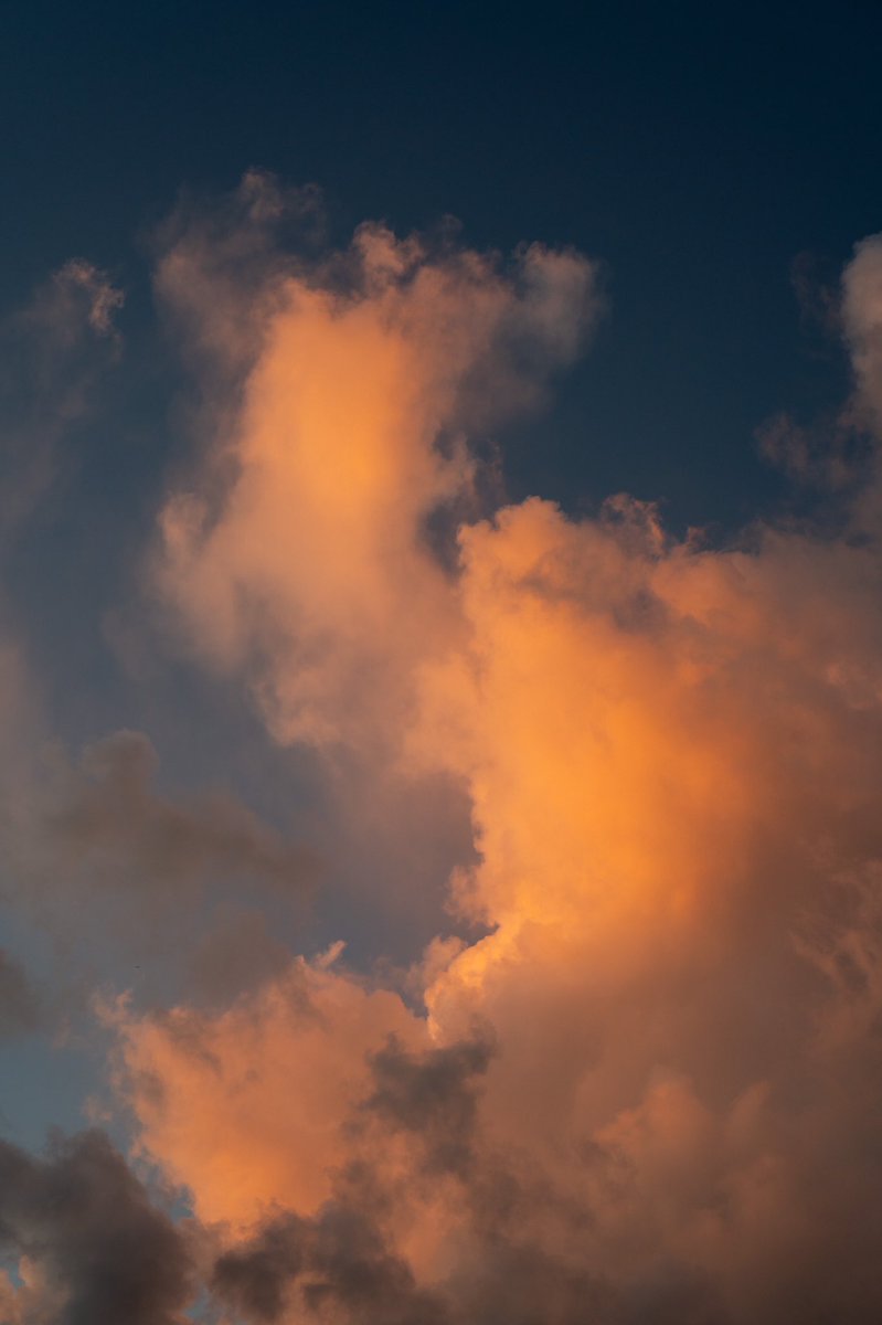 matttboniface's tweet photo. Okinawa sunset https://t.co/0s4r7dauXb