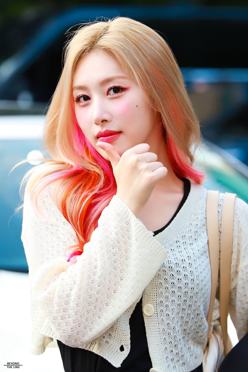 Beyond_TheLine_'s tweet photo. 220805 뮤직뱅크

얼굴천재 헤즈

#Hezz #헤즈
#Hezz_Churup #Churup
#홍의진 #HONGEUIJIN #SONAMOO #UNI_T https://t.co/z25MbO4icY