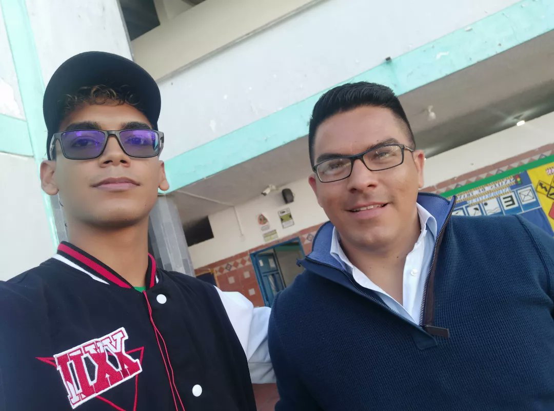 _rogerayalar's tweet photo. Para trabajar en pro de la educación del país es claro que debemos hacerlo de la mano de quiénes hoy son los protagonistas: los jóvenes.
Siempre será un placer volver a mi colegio.
#educacion https://t.co/UCAMrwQRku