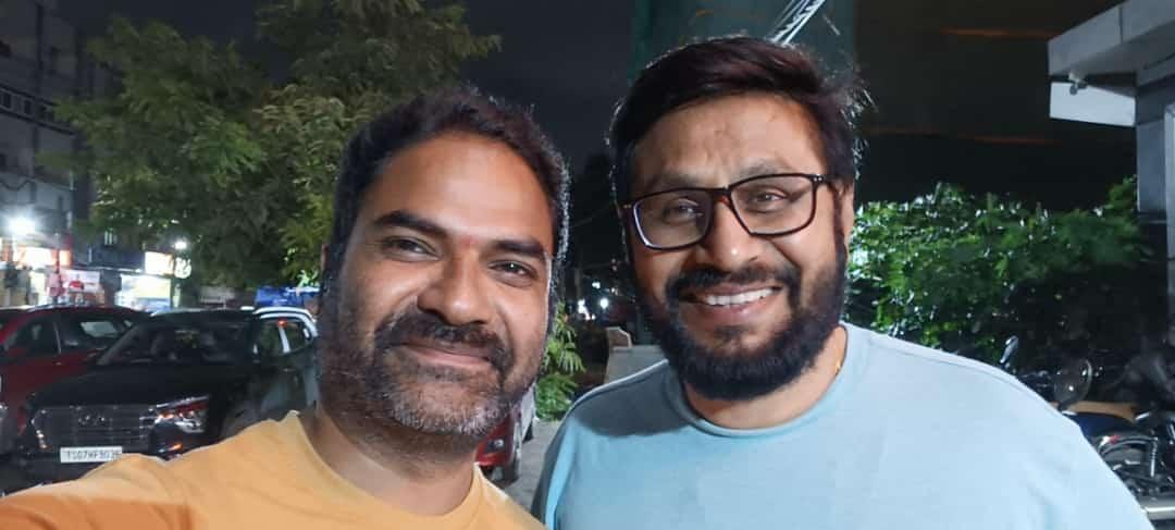 SriramWriting's tweet photo. గాన గంధర్వుని తో మాట మంతి #tfi #telugusinger @venusrirangam #music https://t.co/aYcJ9Uppj2