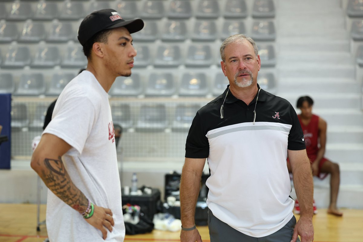 AlabamaMBB's tweet photo. Support staff making final preparations. 

#Alabama set to take on the Spain Select Team at 6 p.m. CEST (11 a.m. CT).

🚨Live stats can be found on the "Swish by NBN23" app (free app, free registration)🚨

#RollTide | #BlueCollarBasketball https://t.co/NFDilUky1t
