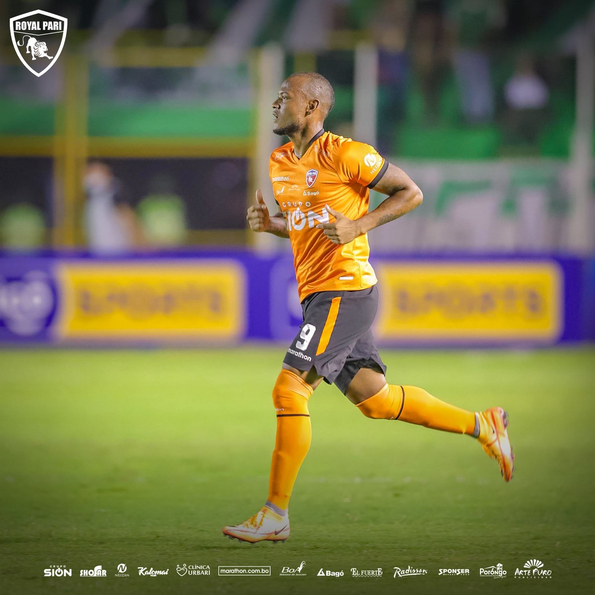 ClubRoyalPari's tweet photo. 📸 Postal | Nuestro #9, el Nene Correa @sherik27 https://t.co/KzFIpjK6k6