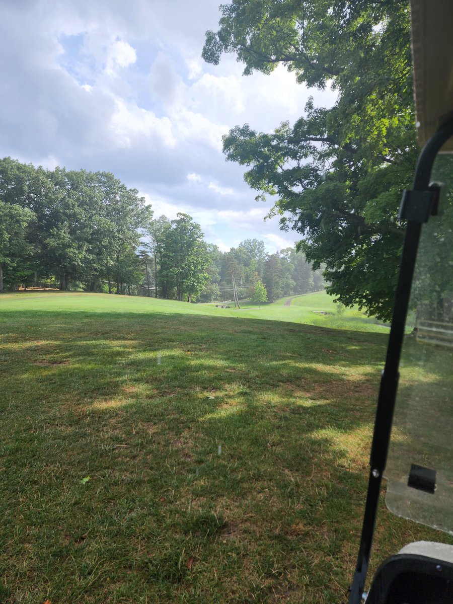 MichaelMareagle's tweet photo. Golf is HARD! But, with the encouragement of other golfers the game can be fun. And when you're having fun you tend to do better at doing  hard things. That's all.

Had fun playing through 2 downpours

#golf #ISHARD #fun  #optoutside #golfing @clevemetroparks
#ManakikiGolfCourse https://t.co/bd9FofTTOI