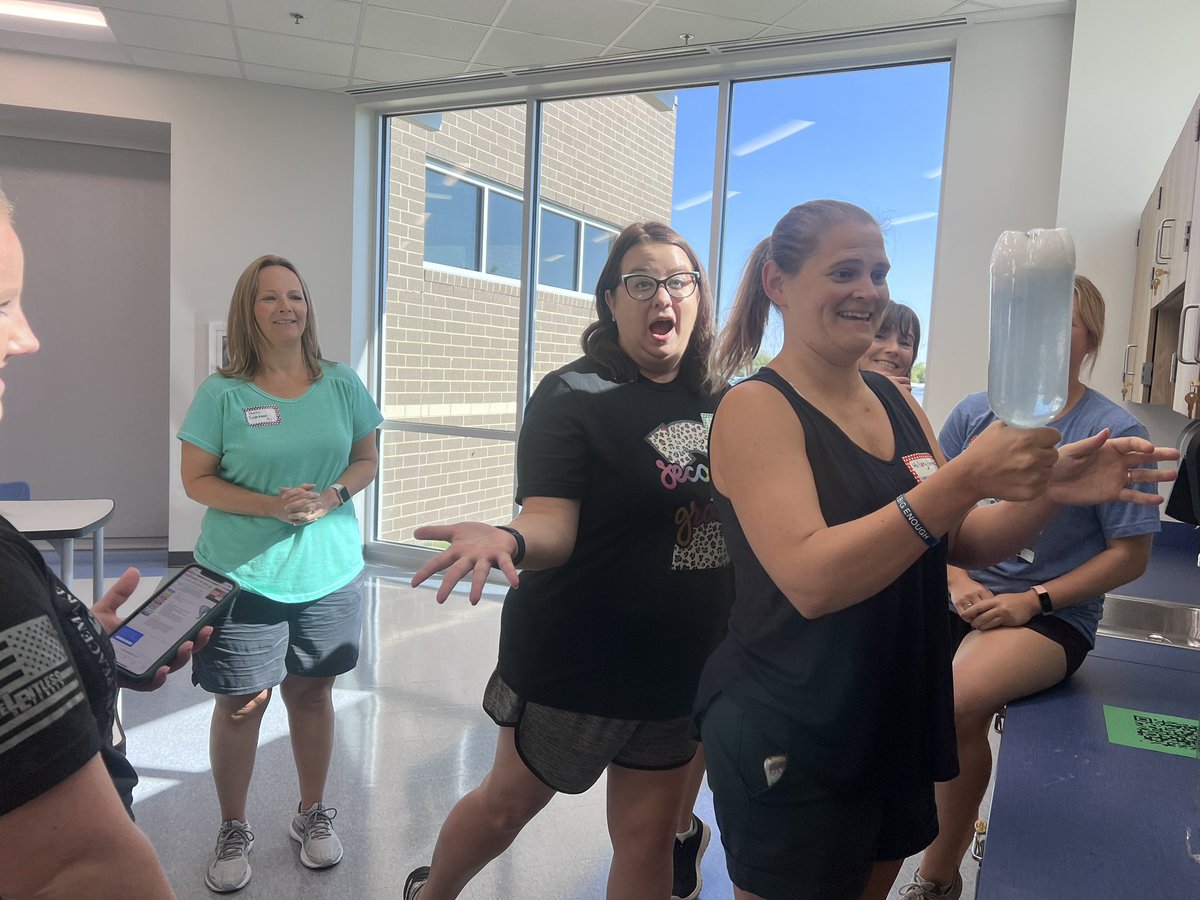 triciabegesse's tweet photo. Tornado time @MrsD_CS @ZabrinaLard  @KariMcnew  #ourWHY
#DaretoDream https://t.co/wHYc7f4vPB