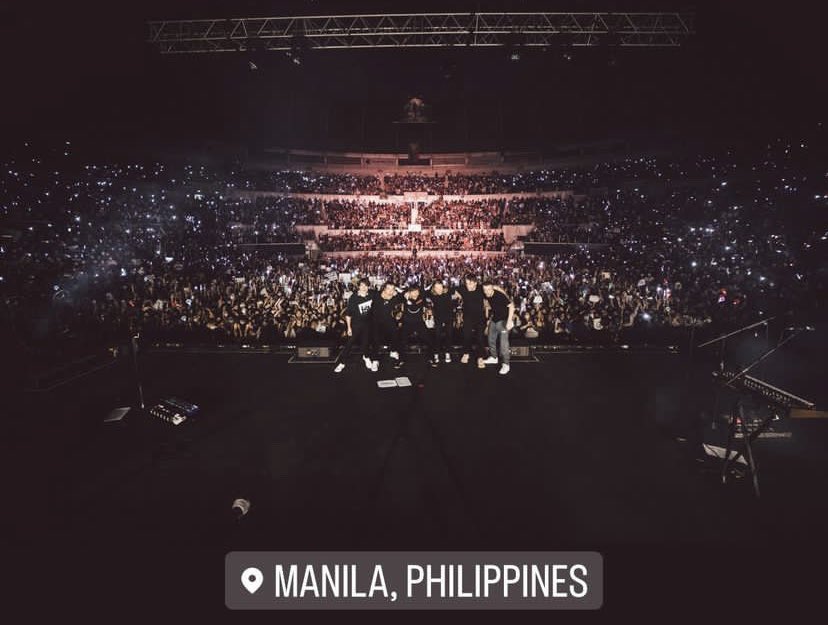 TEAMLOUISPH's tweet photo. LTHQ posted the band photo from #LTWTMNL on their Instagram story! https://t.co/YyI82a6vEA