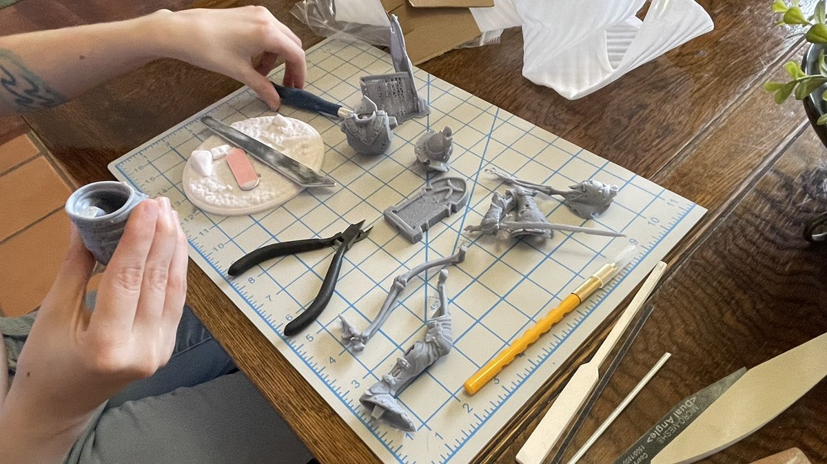 ThunderHobbies's tweet photo. Getting the Skeleton Zombie Conquistador figure ready for paint. #modelclubtv #figurepainter #resinfigure #garagekit #3dprinted https://t.co/XSUh6GMTxb