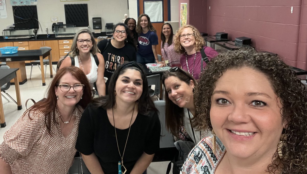 MrsNickiWalker's tweet photo. Starting my 15th year with some great Birkes peps! @BirkesCFISD @CFISDScience #backtoscholl #birkesbulldogs #cfisd #science #greatminds https://t.co/q11kncUeCi