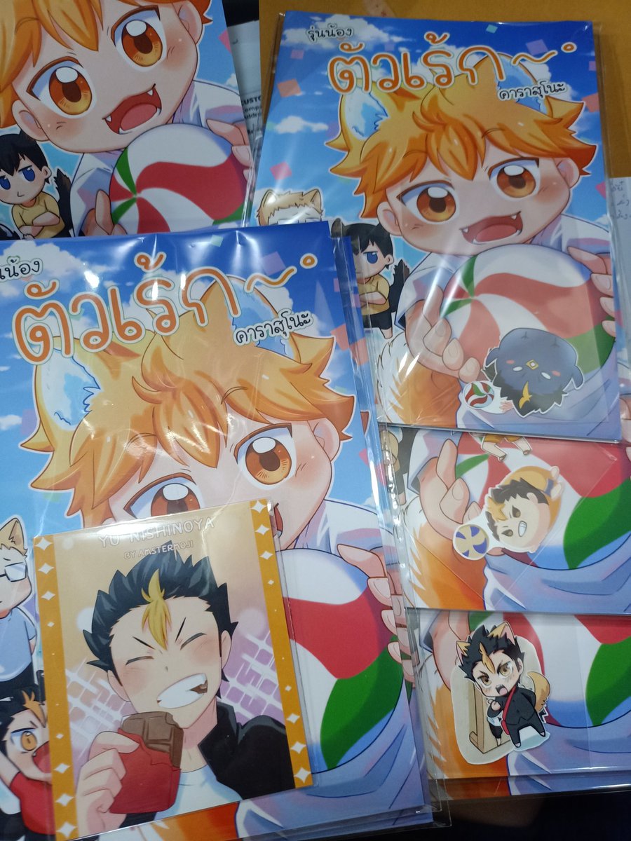 amstermoji's tweet photo. แพ็คหนังสือเรียบร้อยแล้วค่ะ มีแถมสติ๊กเกอร์กับการ์ดแบบสุ่มๆไปให้ด้วยนะคะ รอรับกันเนอะ ☺

ใครสนใจสามารถกดสั่งซื้อได้เลยค่ะมีพร้อมส่ง (รอบส่งถัดไปวันเสาร์ 13)
[เปิดสั่งรอบออนไลน์] ถึงวันที่ 12 ส.ค. 
ลิ้งค์สั่ง : https://t.co/OsmUZgBtsW

#bestmemoryhqonly 
#ตลาดนัดไฮคิว #haikyuu https://t.co/iiCxSZgG8q