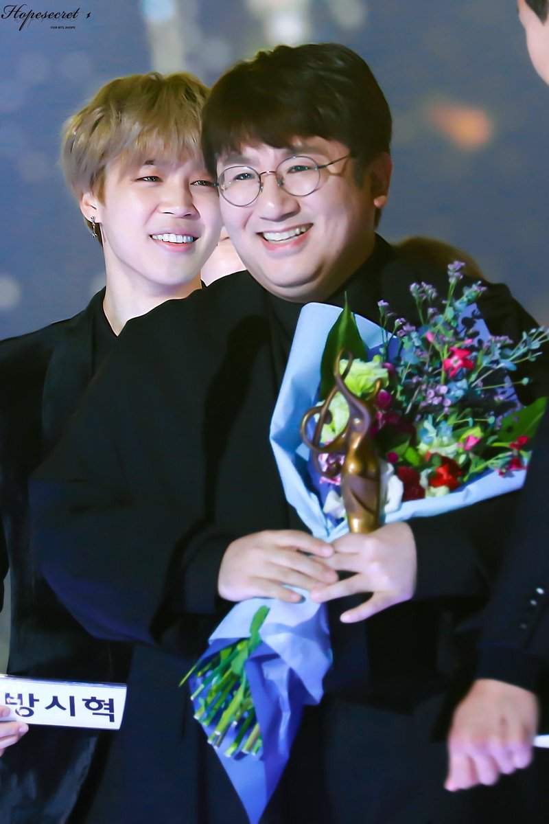 Interlude_Ro's tweet photo. HAPPY BIRTHDAY @hitmanb !
The best producer and CEO out there. 💜💜
#HitmanBangDAY
#BangPDnim https://t.co/zMLUUwkAMg