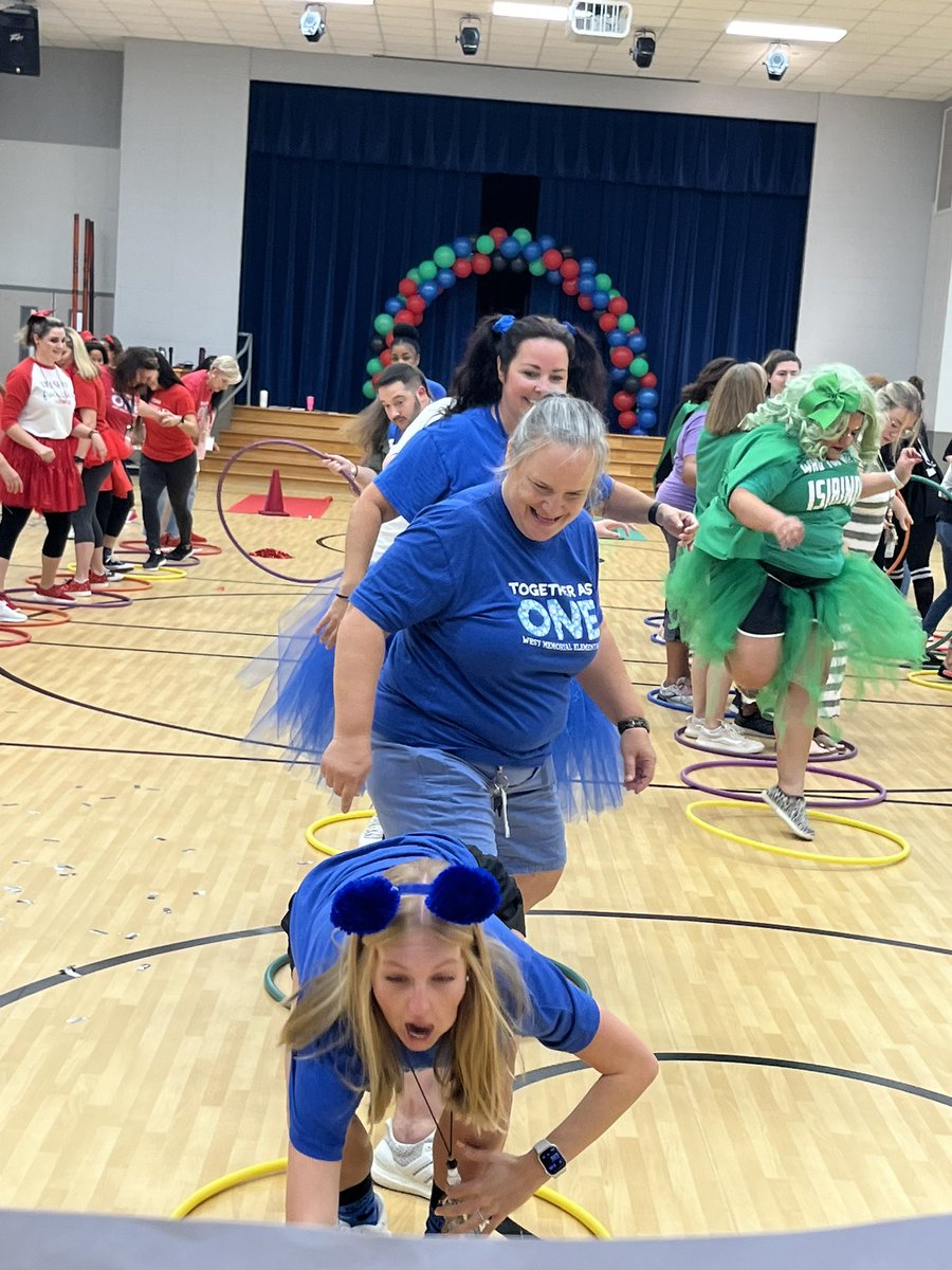 BeckyMarron's tweet photo. 4 Houses 1 Family! #wmewildcats #rcainspired #katyisd https://t.co/PYvFABZ5yW