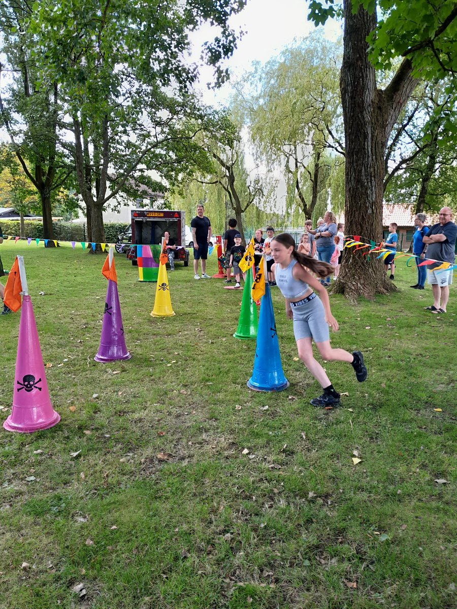 Temple of doom mini assault course today #truffetpark as part of our summer programme <a href="/RochdaleYouthie/">RochdaleYouthService</a>