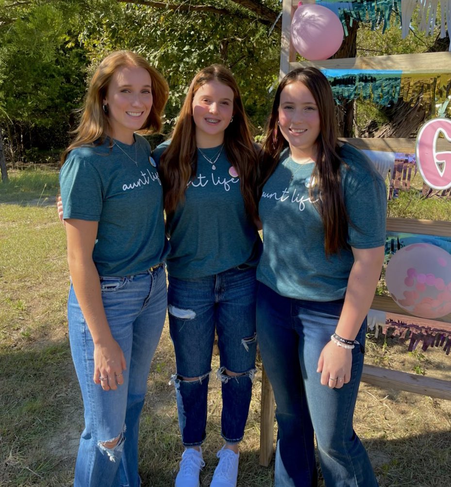 JoJoJames14's tweet photo. #NationalSistersDay …a little delayed.  Love these 3 girls of mine 🥰@korijames16 @thekacijames @Kyliejames_8 https://t.co/TwUV0NOK4s