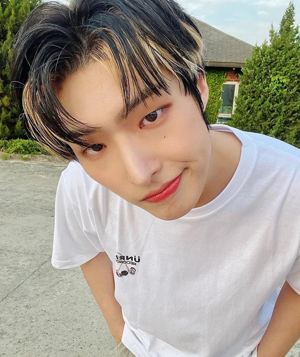 mingverse's tweet image. happiest birthday to my sweetest boy that I love so much 🤍🤍 I hope he knows how much joy he brings us and has an amazing day today &amp;lt;3 I love him endlessly !!

FIXON WITH MINGI
#HappyFixSongMingiDay
#픽쏭_에이티즈_민기_생일일지어다
@ATEEZofficial #ATEEZ #에이티즈 #민기
