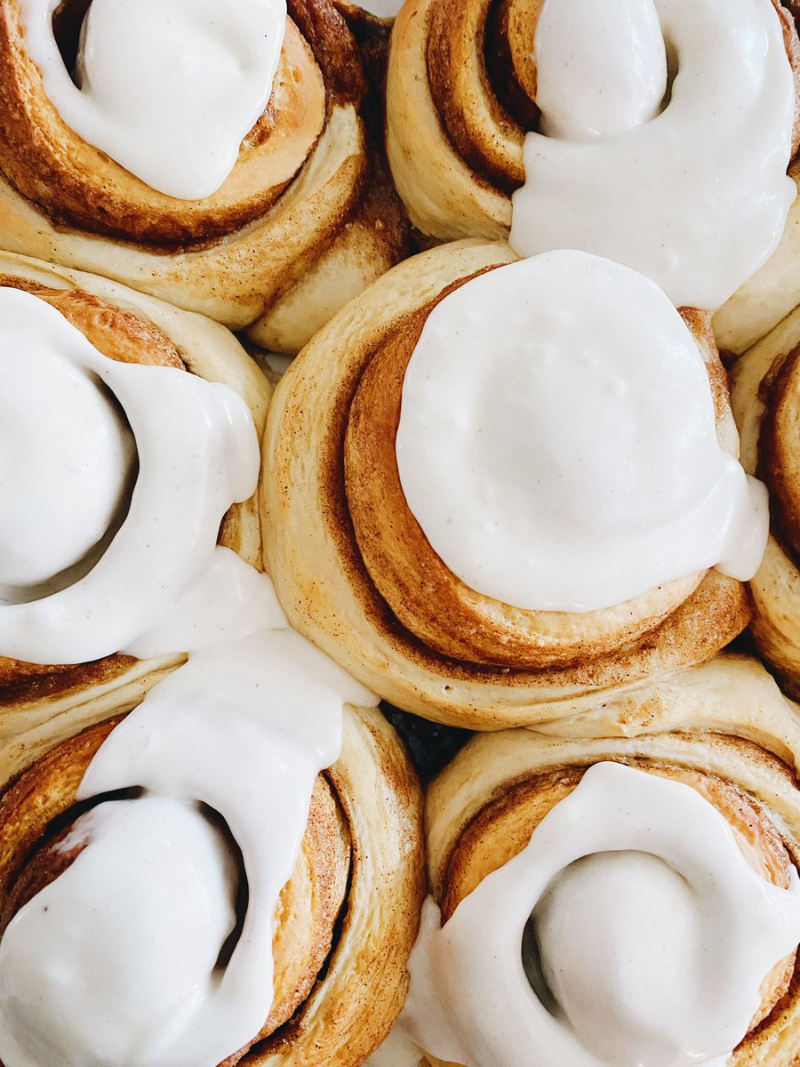 lolasbreadco's tweet photo. Say “I 🧡you” with a box of #CinnamonRolls!
Shop here 👉 https://t.co/zuXcJ7GjZ7 or visit the link in our bio to get yours 🛒🎁
#kwawesome #lolasbreadco #waterlooregion #kitchener #waterloo #cambridge #breslau #kweats #wreats #dtklove #kitchenerwaterloo #kwregion https://t.co/yOpnHxITG9