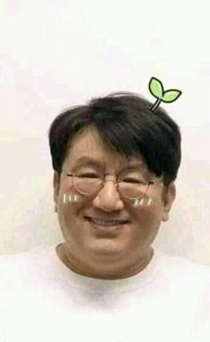 Interlude_Ro's tweet photo. HAPPY BIRTHDAY @hitmanb !
The best producer and CEO out there. 💜💜
#HitmanBangDAY
#BangPDnim https://t.co/zMLUUwkAMg