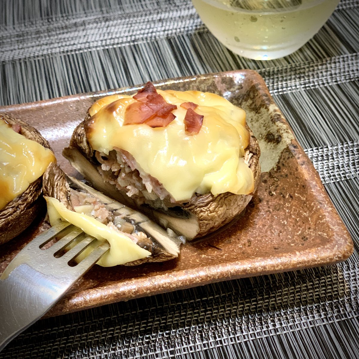 FoodyRuby's tweet image. Baked Stuffed Mushrooms
They are best friends with my white wine 🥂

#芝士焗釀大啡菇
#BakedStuffedMushrooms 
#BestFriendsWithMyWine 
#ChopsticksAndForks #FoodyRuby #LifestyleInfluencer #MyFoodDiary #FoodBlogger #FoodBlog #FoodLover #Foodie #DigitalCreator #LiKitchenInTheMountain