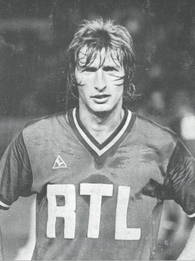 michelkollar's tweet photo. le 8 août 1975, Denis #Bauda entre dans l'histoire du @PSG_inside : il est le premier joueur expulsé en première division face à #Bastia (2 cartons 🟨 à la 40eme et la 60eme) 🔴🔵 https://t.co/2ojbDEYB3t