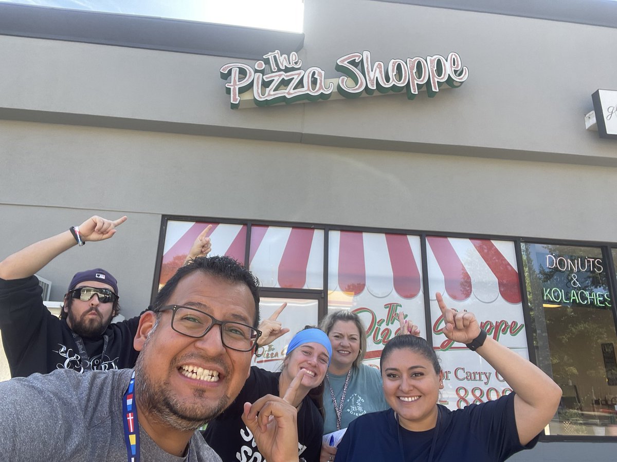 Pack 11 Nearby Restaurant @AP_LaurenWhite <a href="/HaskettJH/">Haskett Junior High</a> #wearehaskett