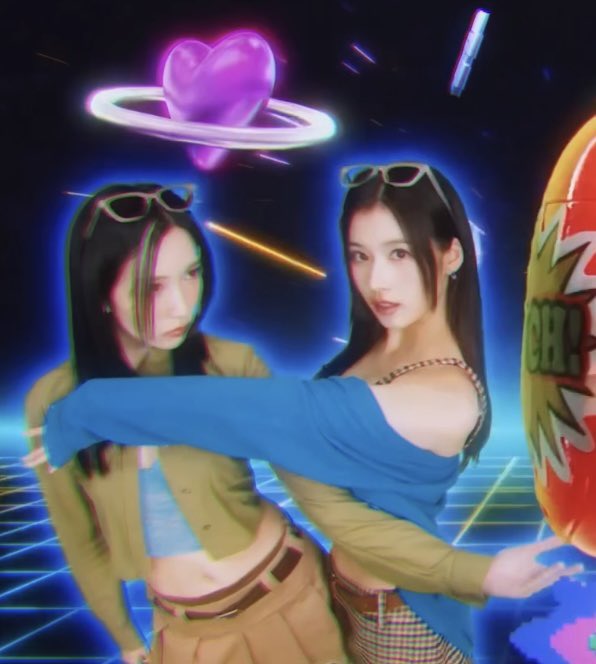 minarchvie's tweet photo. mina and sana they are incredibly insane https://t.co/g1SMgVbAWK