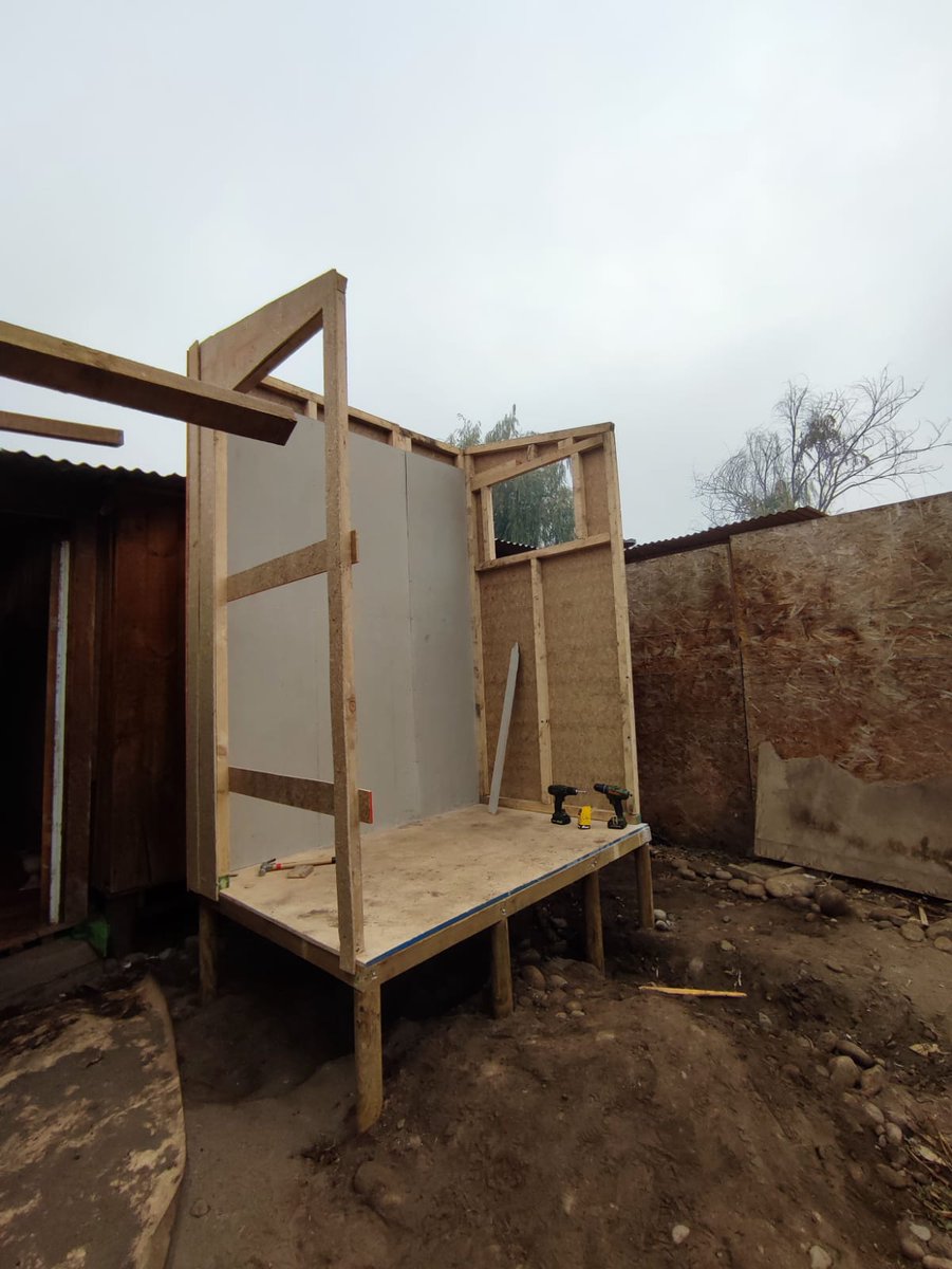 Techo's tweet photo. #TECHOchile junto al #VoluntariadoCorporativo de #Softys, realizó la construcción de 10 baños para las familias del campamento Ribera del Río en Talagante y El Peñoncito de Puente Alto.
¡Agradecemos el apoyo de las más de 120 voluntades que se sumaron!
#TECHO25años https://t.co/zMQrhChjM0