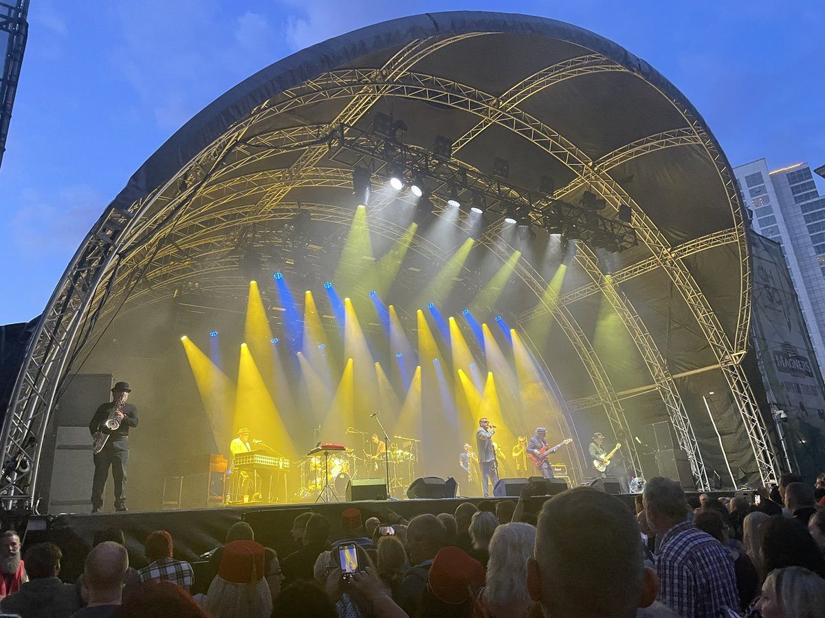 amy_heaps's tweet photo. Great night last night @CHSqBelfast seeing Madness. Wonderful to see Belfast full of life, helping the tourism and events sector thrive. #Belfast #TourismNI #VisitBelfast https://t.co/vctxKxrMIn