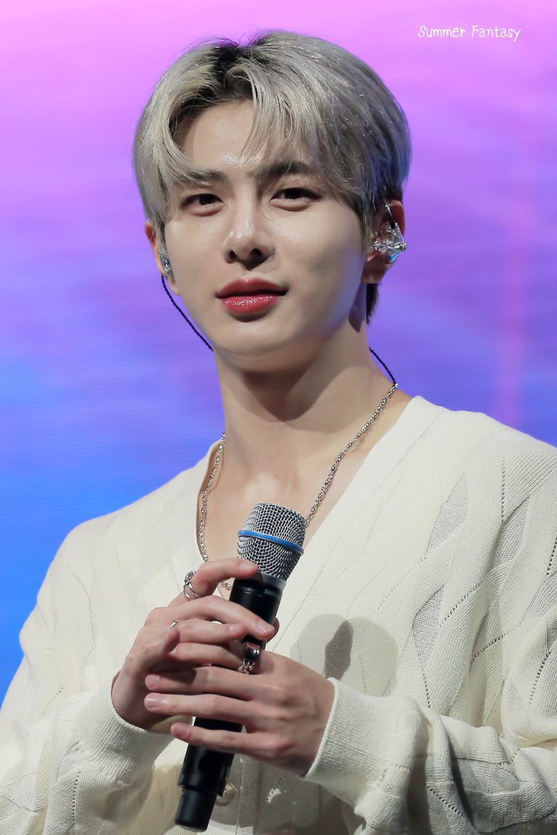 SummerFantasy_'s tweet photo. 220802 Aura Showcase

자기 찍는 거 어떻게 알구 기가 막히게 이쪽 쳐다봐준 효자 강아지 보미니 ♡

#Goldenchild #골든차일드 #최보민 #보민 https://t.co/i5aQUv8UhA