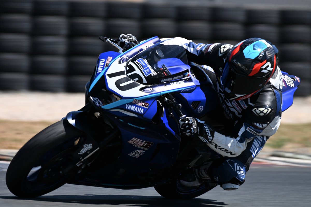 YamahaMotorFr's tweet photo. Yamaha #R7Cup 2022
#LeVigeant-86 (4/5) : #RomainMaitre (#R7) enfonce le clou ! https://t.co/Q21FHB5LET
#YamahaRacing | #RevsYourHeart https://t.co/7mBml6F6Wj