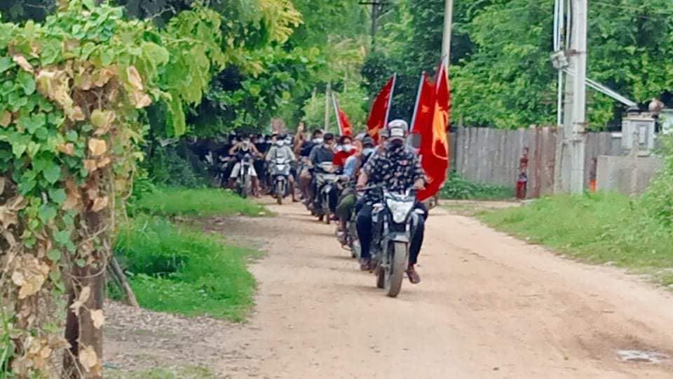 cuttiewinnie85's tweet photo. Pro democracy youths in a village, Salingyi Township, are still marching with vigor to keep opposing the military dictatorship.   #2022Aug8Coup #8888UprisingIn2022 #NeverForgiveNeverForget #WhatsHappeningInMyanmar https://t.co/0X9n5odPhk