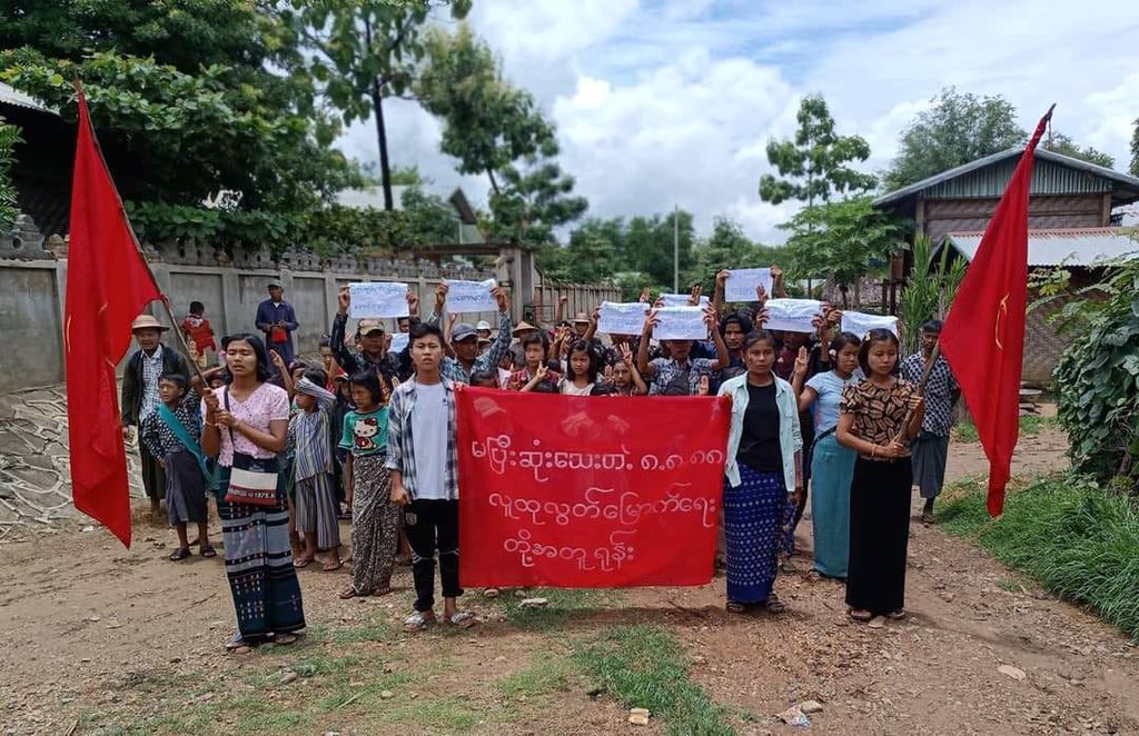 cuttiewinnie85's tweet photo. Pro democracy youths in a village, Pale Township, are still marching with vigor to keep opposing the military dictatorship.   #2022Aug8Coup #8888UprisingIn2022 #NeverForgiveNeverForget #WhatsHappeningInMyanmar https://t.co/vl2koz0hzO