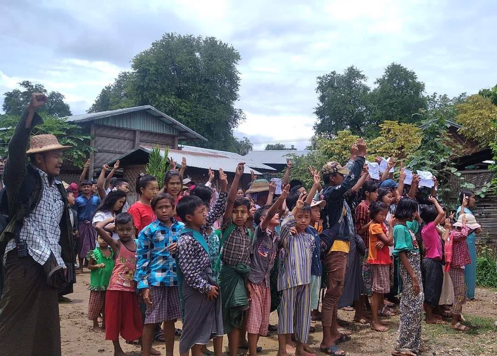 cuttiewinnie85's tweet photo. Pro democracy youths in a village, Pale Township, are still marching with vigor to keep opposing the military dictatorship.   #2022Aug8Coup #8888UprisingIn2022 #NeverForgiveNeverForget #WhatsHappeningInMyanmar https://t.co/vl2koz0hzO
