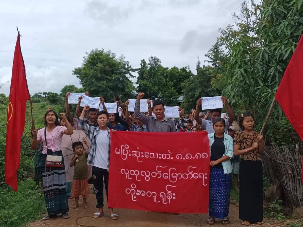 cuttiewinnie85's tweet photo. Pro democracy youths in a village, Pale Township, are still marching with vigor to keep opposing the military dictatorship.   #2022Aug8Coup #8888UprisingIn2022 #NeverForgiveNeverForget #WhatsHappeningInMyanmar https://t.co/vl2koz0hzO