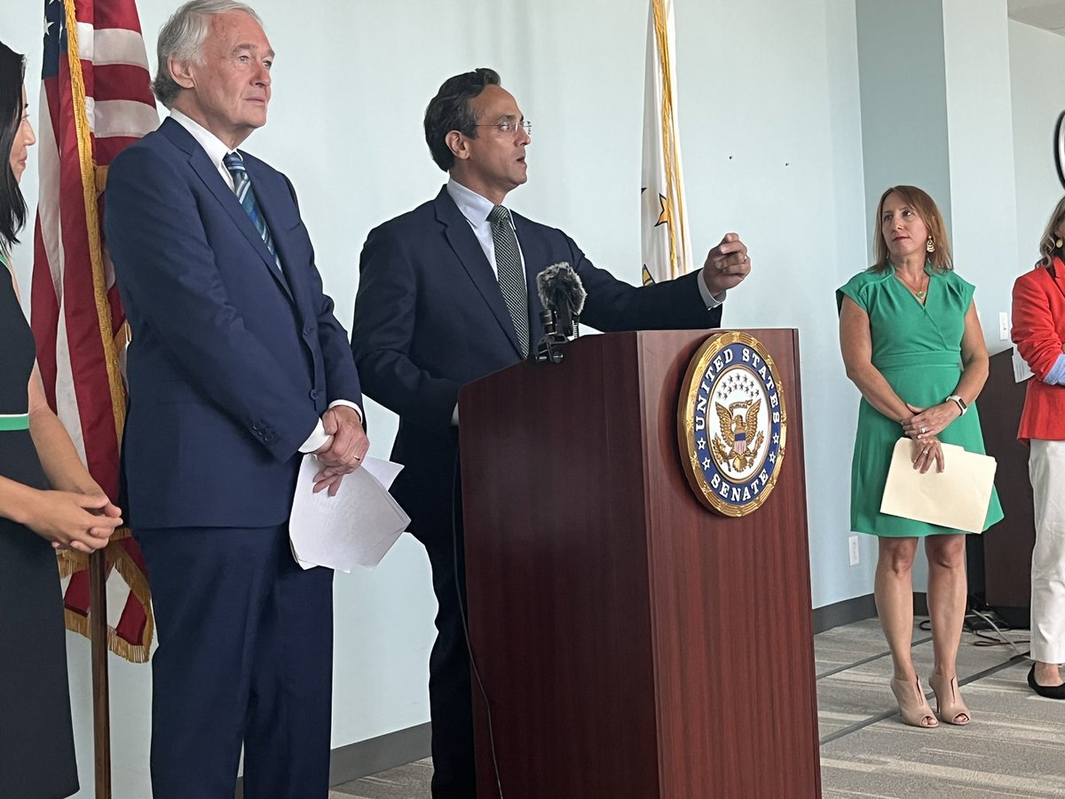 SharmanTV's tweet photo. Right now: @JoeCurtatone says he cannot heap enough praise on @SenMarkey for this bill. He says the Inflation Reduction Act will make a difference on climate. He says we have the technology to “pull us out of this climate nosedive” #wcvb https://t.co/jBJ7QgD4Ai