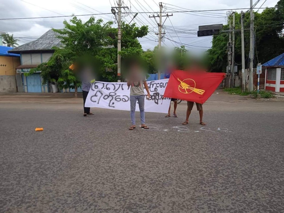 cuttiewinnie85's tweet photo. The main strike, led by the Monywa People, marched today to show their solidarity against terrorist regime.   #2022Aug8Coup #8888UprisingIn2022 #NeverForgiveNeverForget #WhatsHappeningInMyanmar https://t.co/2e5VkcZ99t