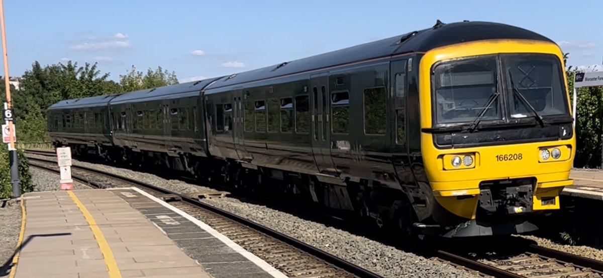 PlatformEdge1's tweet image. Last stop on my plan for today is Worcester Foregate Street ✅

802012 departing with 166208 arriving in #Class166 #Class802