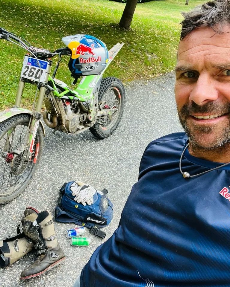 Enjoying 2 days of trial in my home town Arinsal. My passion for the bike started a long time ago with a trial.
<a href="/redbullmotors/">Red Bull Motorsports</a> <a href="/Groupe_HEXAOM/">HEXAOM</a> <a href="/KennyRacing81/">Kenny Racing</a> <a href="/AndorraWorld/">Andorra World</a>