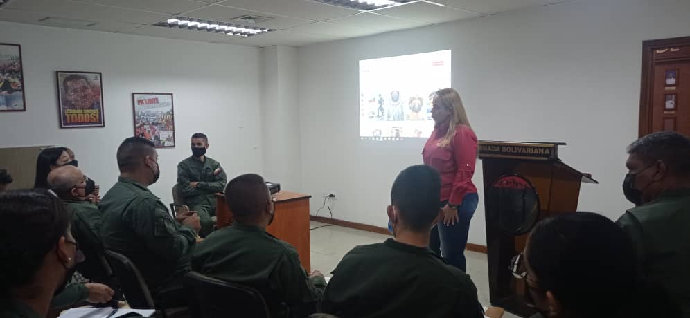 ArmadaFANBVzla's tweet photo. 📌#Hoy || Desde el Comando General de la @ArmadaFANBVzla se llevó a cabo Reunión de Operadores de Redes Sociales de la Direcciones Navales y los Grandes Comandos del Componente Naval, con el fin de fortalecer las Estrategias Comunicacionales de la #FANB
@NicolasMaduro https://t.co/tVpl6kuWWl