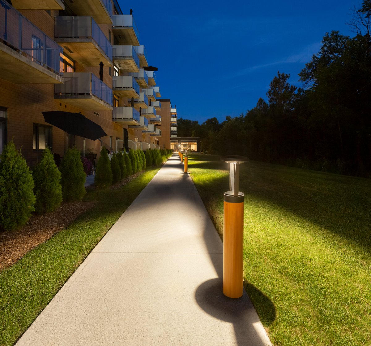 LuminisLighting's tweet photo. Faux wood finishes in action: Maya MA30 bollards with faux wood finish enabled the specifier to stay true to the design intent while offering a much more durable solution.
#lightingdesign #lightinginspiration #luminislighting #architecturallighting #fauxwood #woodgrain https://t.co/UDH0Z7C8qD