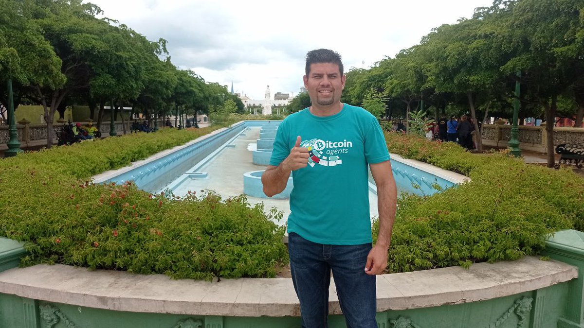 BCHLatam's tweet photo. Meet our team #WeAreBCHAgents

We start with Miguel Velázco @miguelevg86, who is part of our #BCHAgents in Maracaibo - Zulia - Venezuela, he is 35 years old, he is also a travel agent and trader. 

Miguel describes @bchlatam as "Education for everyone". 

https://t.co/vvJwyfecAL https://t.co/vWlOcv7nA1