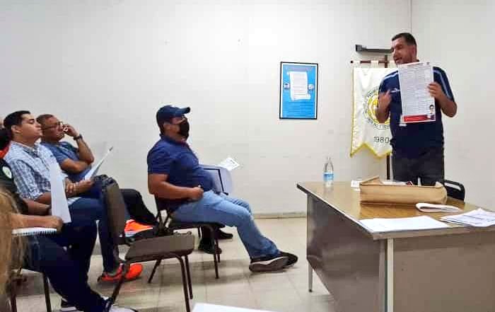 Funcionarios del <a href="/IPACOOP/">IPACOOP</a> Veraguas recibieron  capacitación sobre el Decreto Ejecutivo que amplió a 72 productos en el control de precio, por parte del licenciado <a href="/CarlosPolancoR1/">Carlos Polanco R</a> de la <a href="/AcodecoPma/">ACODECO</a> Veraguas.