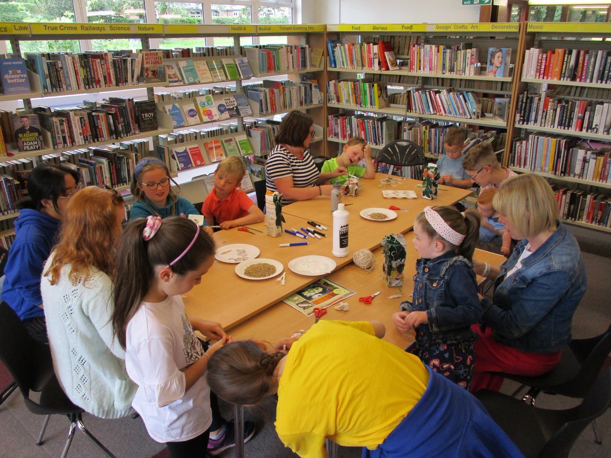 LancsLibraries's tweet photo. We had a fab time at #Kingsfold making nests for our feathered friends.
Check out our future events here
👉https://t.co/zgd00FFniK
#SCARTClub2022 #SCARTPlanetSavers #LancsSummerFun #KingsfoldLibrary https://t.co/GnAz1pTUF2