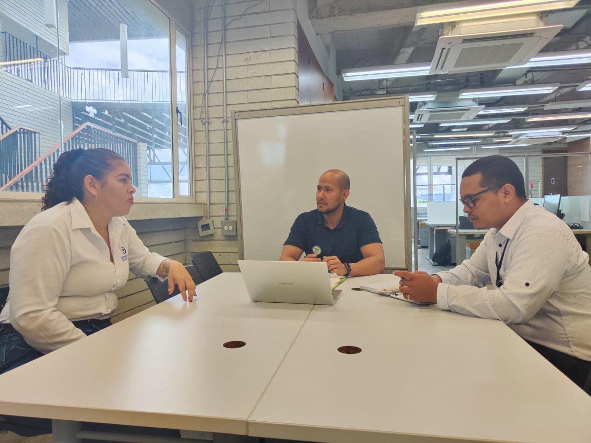 CriieUraba's tweet photo. Conversamos con las directivas regionales de @Uni_Remington sede #Apartadó. Hablamos de ⬇:
- Convocatoria actual de emprendedores, alianza #ParqueE y #CRIIEUrabá 📣🚀
- Ruta de acciones y el acompañamiento que se puede llegar a dar a sus estudiantes emprendedores 🔃🧑💻 https://t.co/TvLxvJFuN2