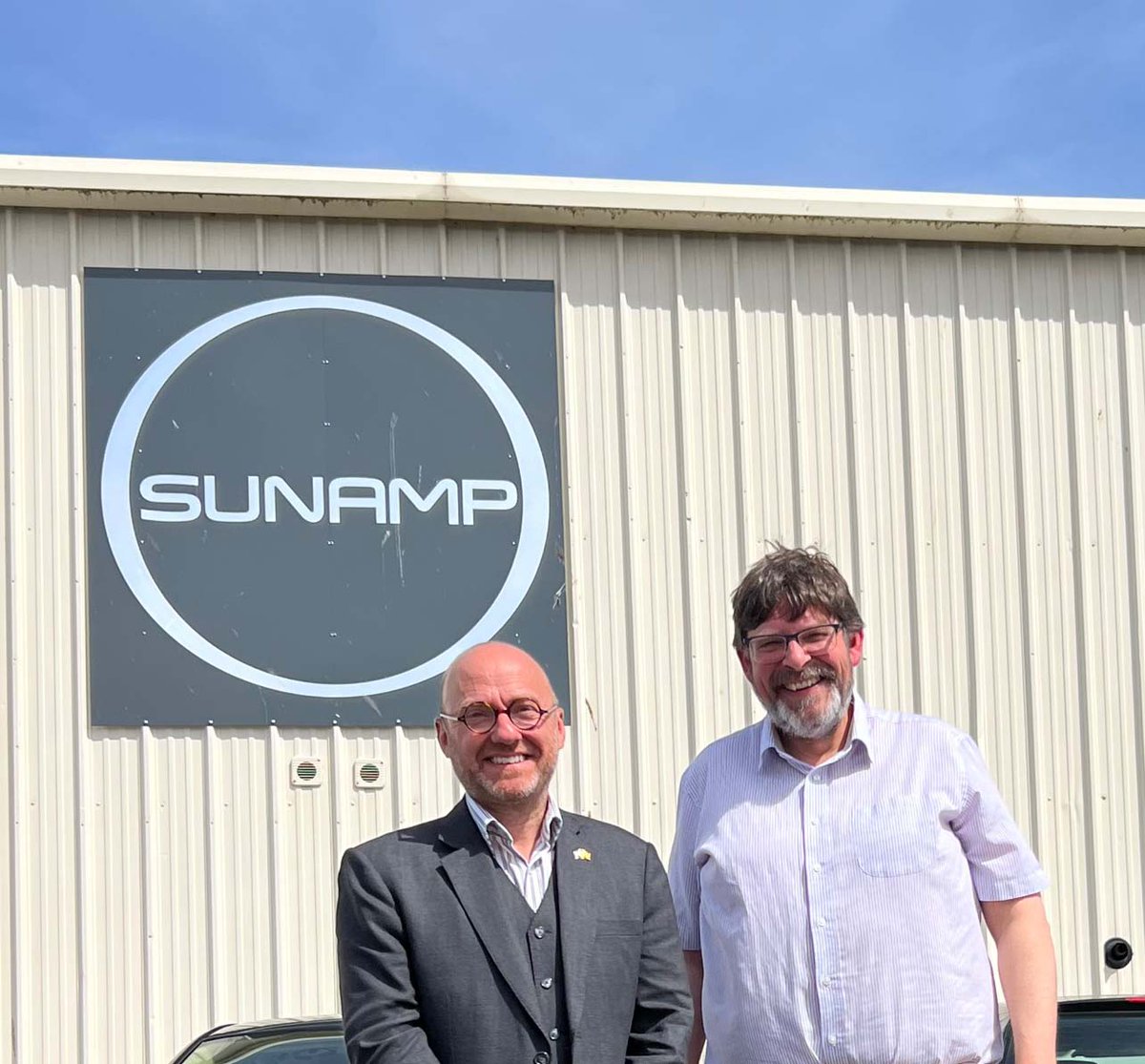 Today the Scottish Government Minister for Zero Carbon Buildings, Active Travel and Tenants’ Rights @patrickharvie visited the Sunamp factory and learned how we helped decarbonise 1,000s of high-rise homes by replacing gas boilers with #thermalstorage and renewables. 
#NetZero