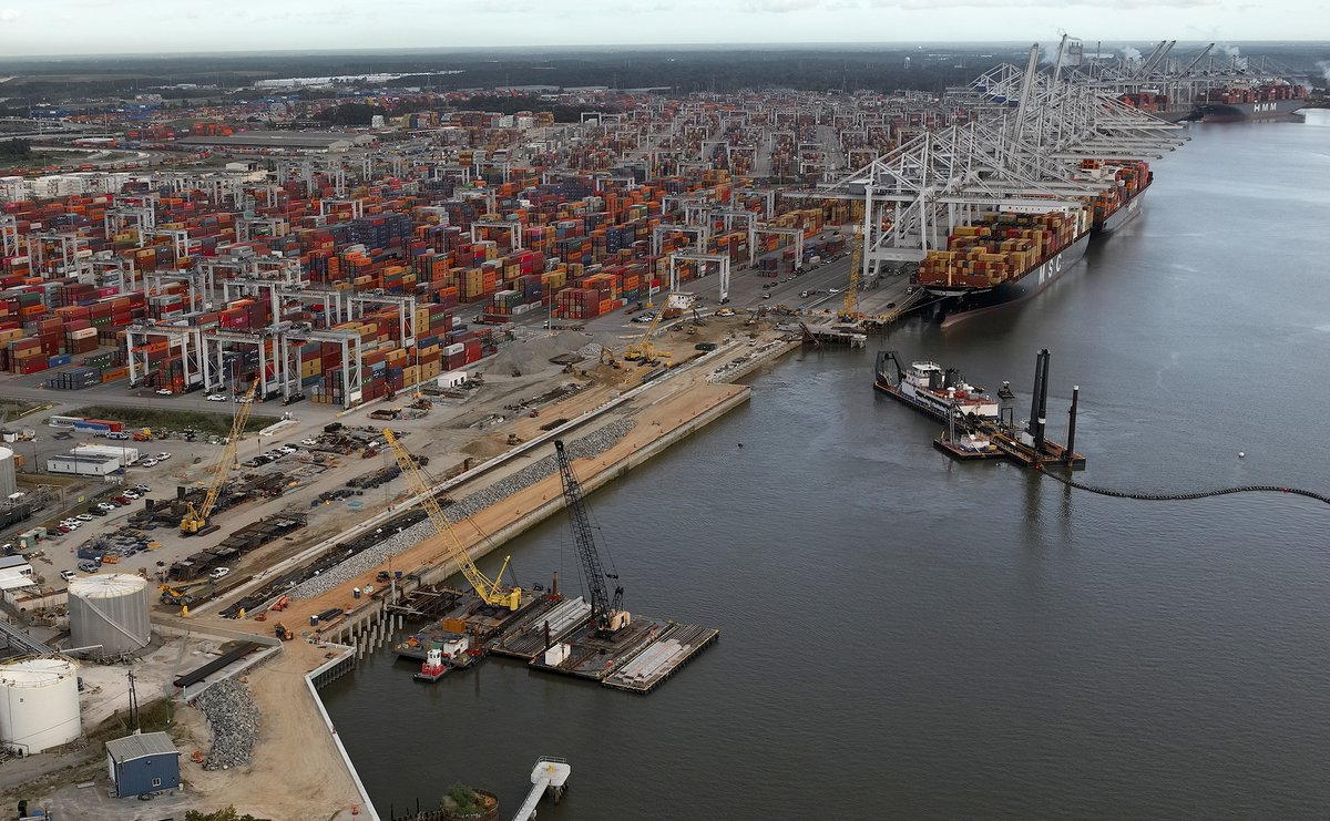 GaPorts's tweet photo. JUST ANNOUNCED: The Georgia Ports Authority kicked off its new fiscal year with the fastest start ever, handling 530,800 twenty-foot equivalent container units in July, an increase of 18 percent. Details: https://t.co/jcM27xWCj3 #georgiaports #gaports #portofsavannah #trade https://t.co/ggmYblUAJd