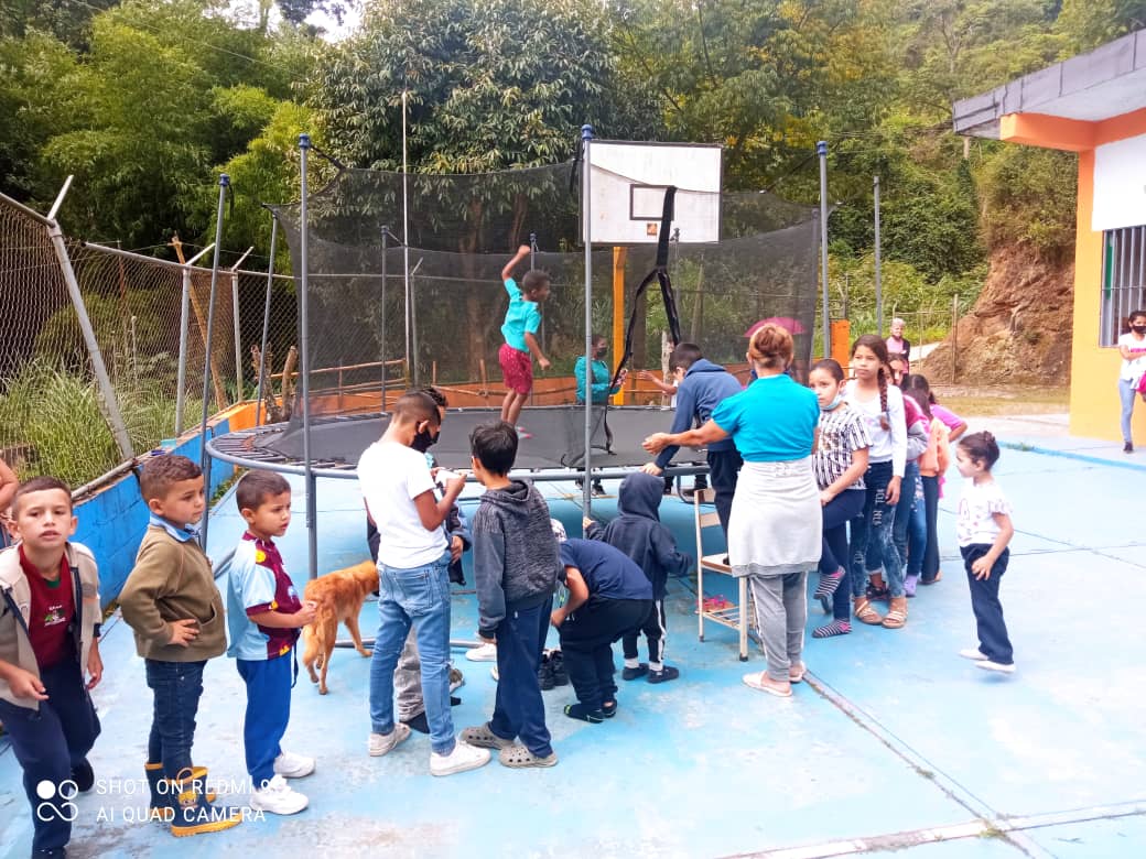 Danielcustodio3's tweet photo. El plan Escuelas Abiertas, es una iniciativa del Gobierno del @NicolasMaduro con el fin de brindar actividades culturales, deportivas y formativas a los estudiantes y promover su desarrollo integral y la sana convivencia. https://t.co/XbWrp2t4nw