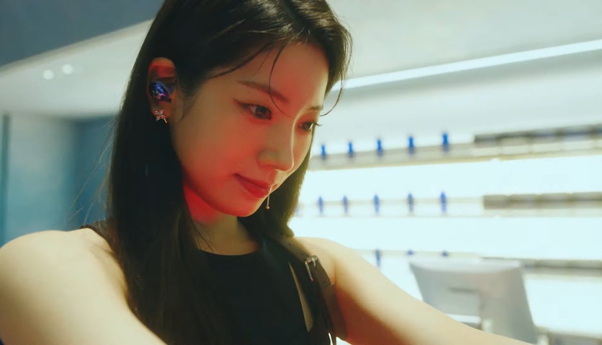 98codehyun's tweet photo. hindi pwedeng hindi ako bibili ng between 1&amp;2 omg please ang ganda???? 😭😭 https://t.co/YG4v5ZqlHv