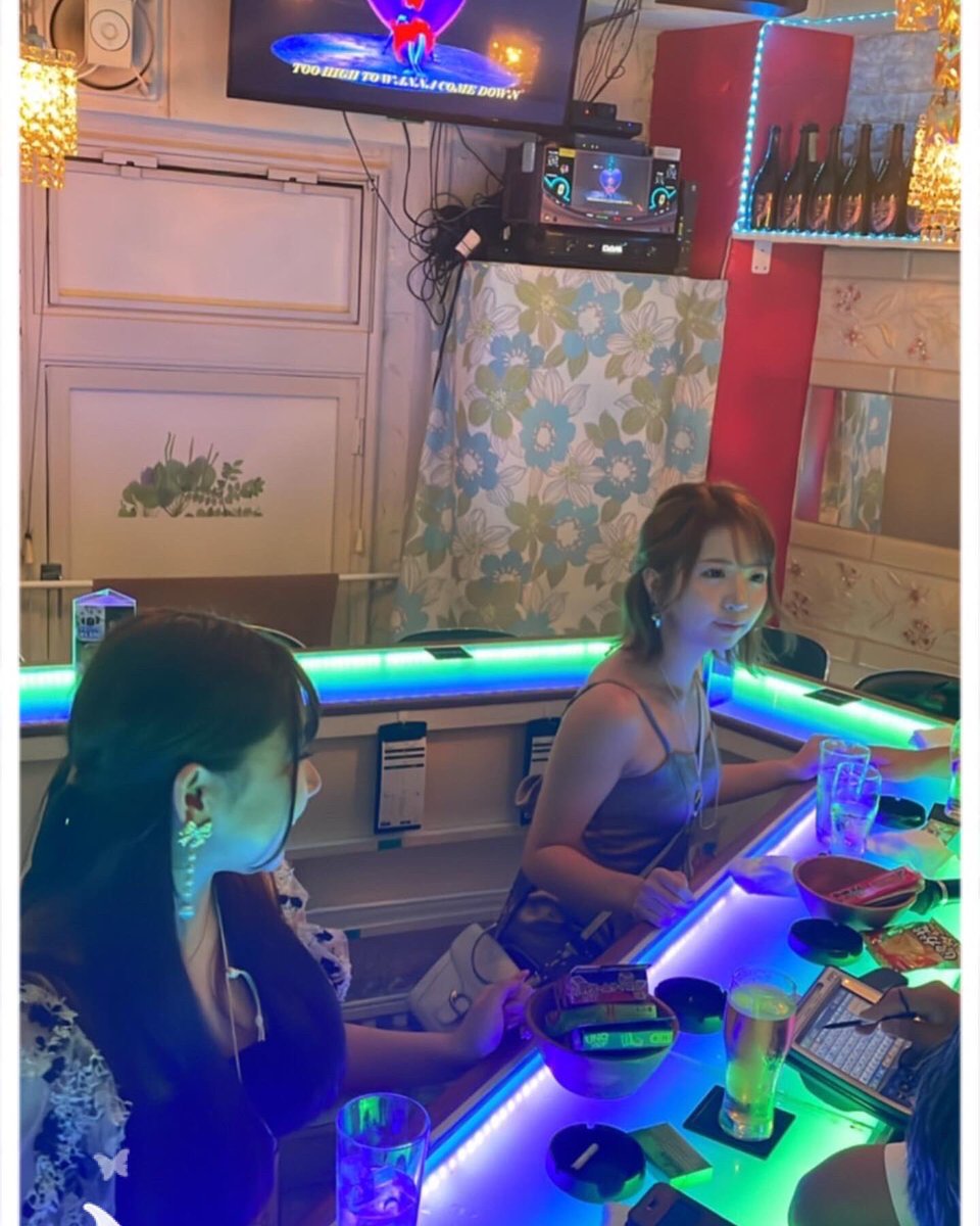 chocobo_kanda's tweet photo. チョコボはビール焼酎ウィスキー飲み放題です🍻🥃シャンパンも駄菓子も置いてます🍾🍭
楽しく盛り上がっちゃうガールズバーに遊びに来てください✨😆👍
#神田 #ガールズバー #チョコボ #神田ガールズバー #神田ガールズバーチョコボ #ガールズバーチョコボ #駄菓子 #ビール焼酎ウィスキー https://t.co/YXa9b3w0oW
